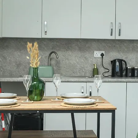 2 Bed - City Centre Flat - Bradford - Ideal For Relocation, Family Getaway Or Working Professionals * Bradford (West Yorkshire)