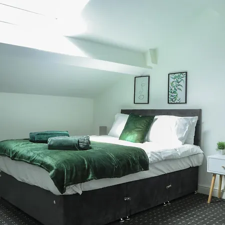 Apartment 2 Bed - City Centre Flat - Bradford - Ideal For Relocation, Family Getaway Or Working Professionals *