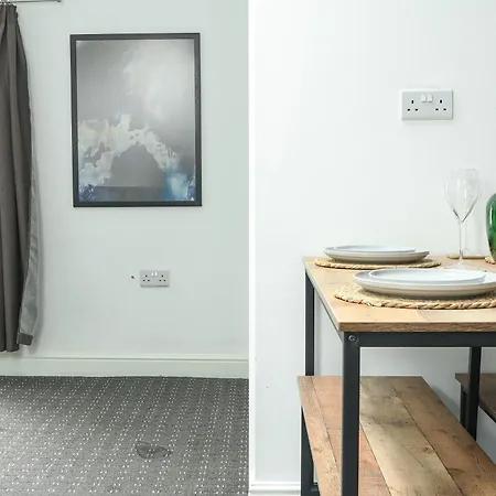 2 Bed - City Centre Flat - Bradford - Ideal For Relocation, Family Getaway Or Working Professionals *